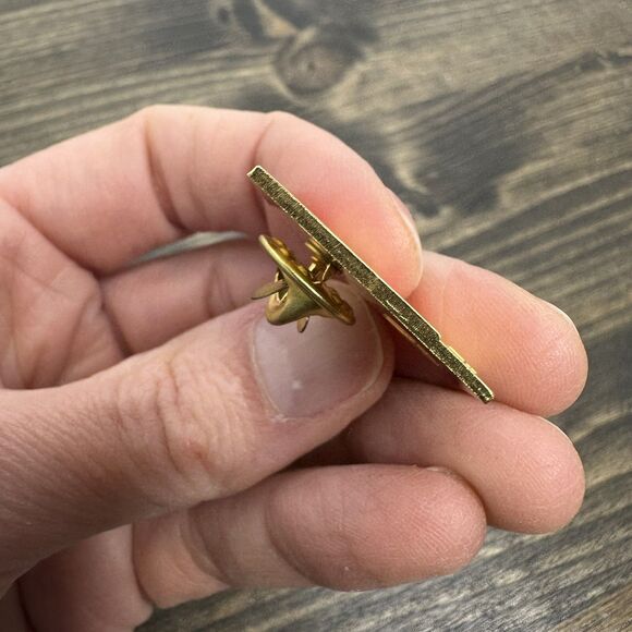 2 Wells Fargo Employee Pins 5 Year Service Award WF Agent Stagecoach Star Lapel - Picture 7 of 11